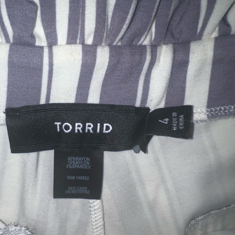 Shorts - Picture 3 of 4